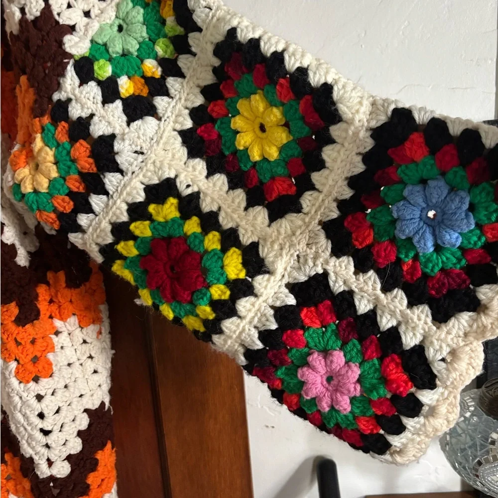 One-of-a-kind upcycled crochet sweater, handmade by a local artisan 🤍 - Picture 3 of 5